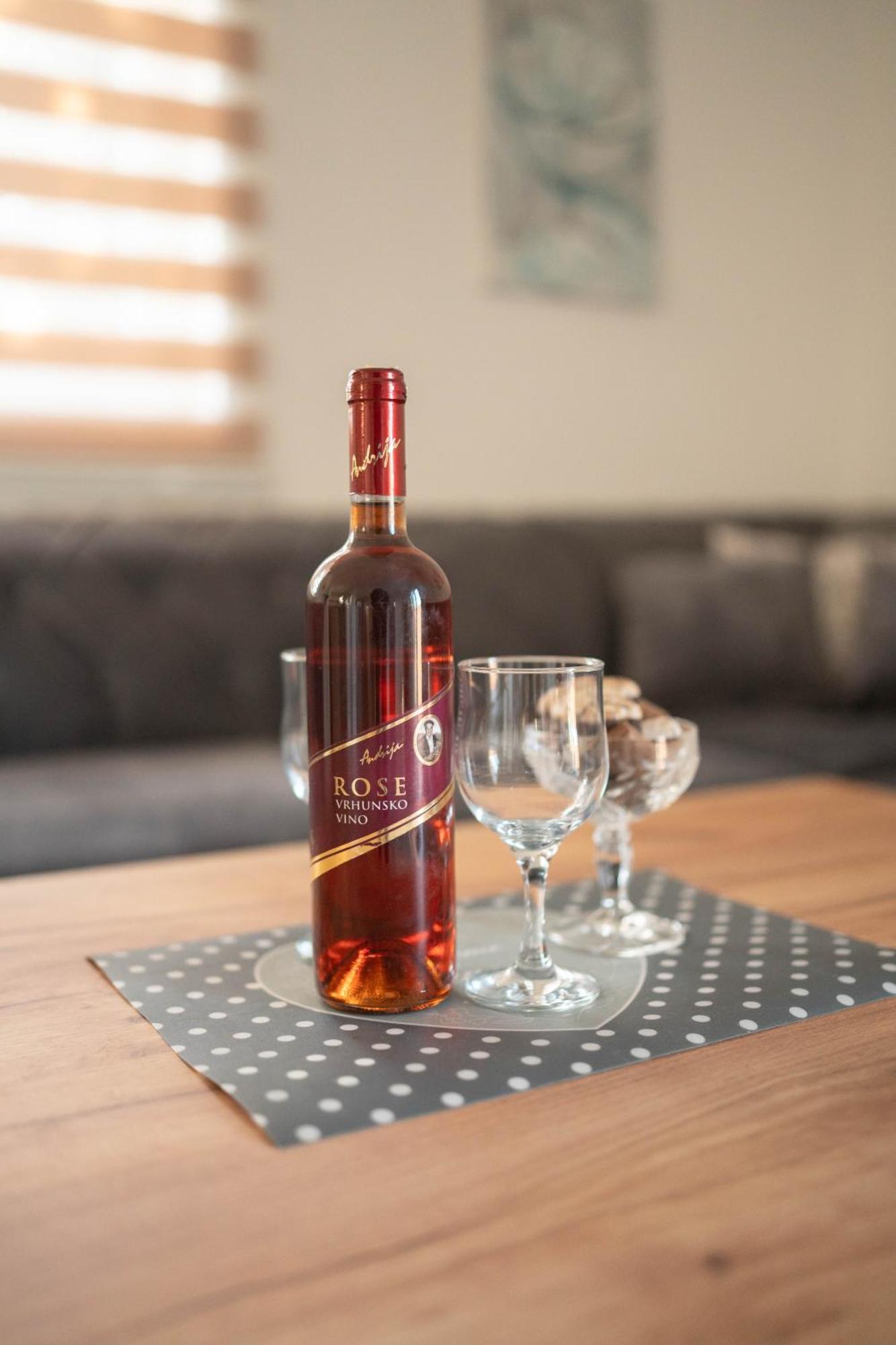 Apartmani Elegance Τούζλα Εξωτερικό φωτογραφία